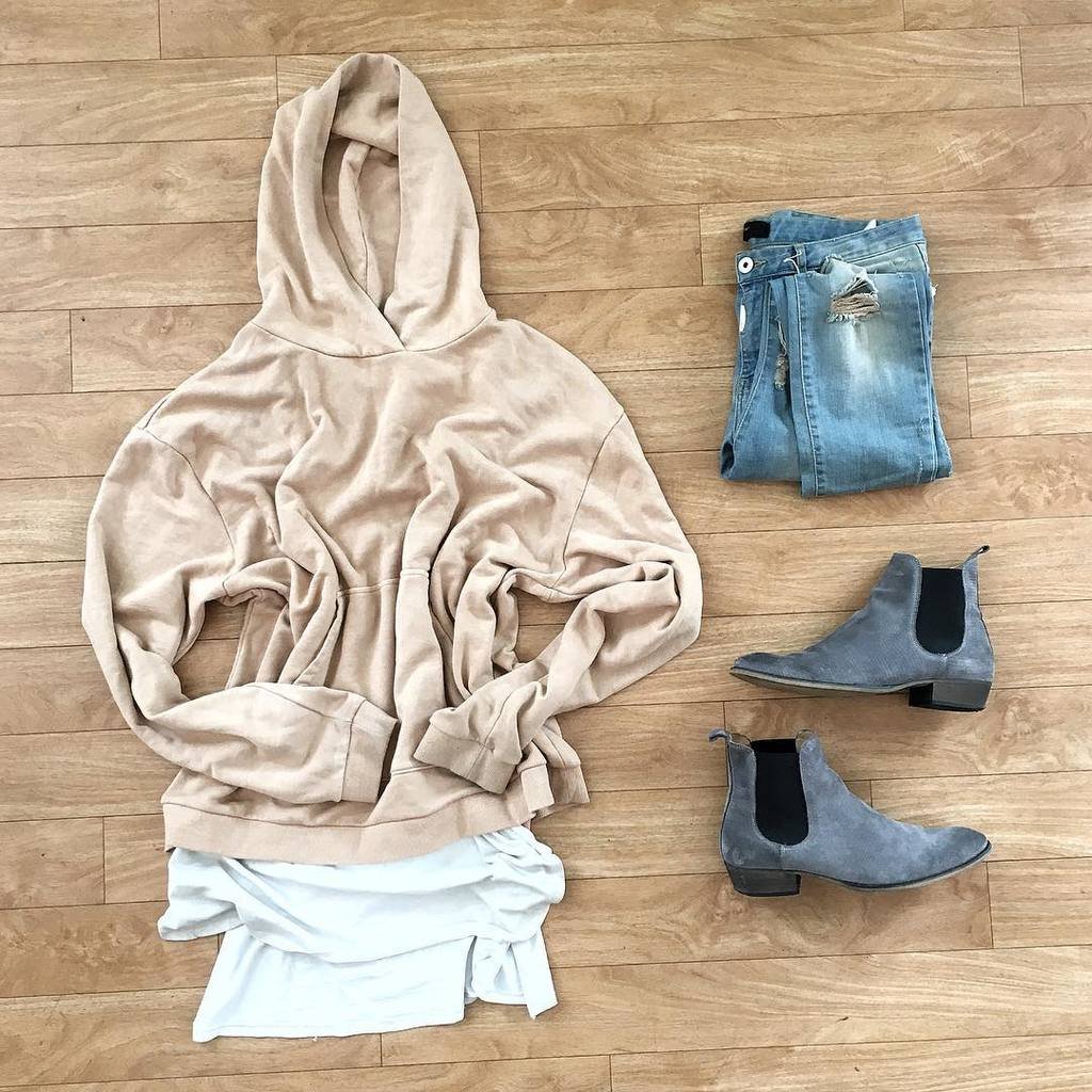 Cream Hoodie Outfit